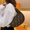 2024 Luxe Winter Fashion Bag Shell Fashionable Nieuwe Dames veelzijdige onderarmtas Een schouder lente/zomer