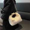 Akşam Çantaları Sonbahar ve Kış Sıcak Kalp Kolu Kırılgan Çanta Kadın Sevimli Taşınabilir Tüylü Koltuk Altyapı Yüksek İmitasyon Mink Peluş