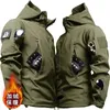 Trainingspakken voor heren Winter tactisch meerdere zakken cargojack en broek 2 stuks sets werkkleding pak militair winddicht waterdicht fleece 231212