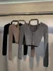 Kvinnors tröjor Designer Solid Color Top V-Neck Sticked Cardigan Design Fake Two Pieces for Women