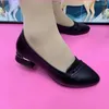 Sapatos de vestido mulheres rasas casuais bombas de couro macio salto quadrado apontado dedo do pé sólido trabalho básico senhora escritório coreano moda gota