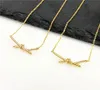 18k Gold rostfritt stål lyxiga hänge halsband T Sweet Bow Bowknot Designer Halsband med Shining Crystal Zircon Choker Party J9947370