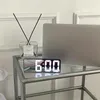 Horloges de table Smart LED Clock Alarme numérique Grand affichage Bureau de chevet électronique avec réveil USB