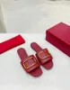 Med Box Designer Beach Slippers Sandaler Slides For Women Ladies Summer Casual Fashion Luxury Classic Flat Leather Solid Home Mlues Shoes