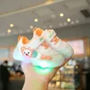 ファーストウォーカーズチルドレンズシングルメッシュシューズサマーソフトソールウォーキングシューズLEDイルミネートベイビーホロー通気ボードシューズベベス231211