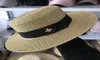 Solhattar Small Bee Straw Hat European och American Retro Gold flätad hatt Kvinnlig lös solskyddsmedel Solshade Flat Cap Visirs Hats5926883