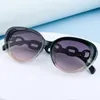 Solglasögon Sexiga damer Brand Designer Luxury Cat Eye Women For Men Vintage Punk Sun Glasses Trendy Big Frame Chain Shades