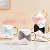 Tazze Regalo di nozze creativo Bicchiere in ceramica Bicchiere da acqua Coppia tazze Tazza da caffè Coperchio Cucchiaio autoagitante Bicchieri da latte