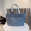 Les sacs fourre-tout 10A Sac de luxe de haute qualité Grand livre Nylon Totes Sacs Sacs à main Designer Femme Sac à main Femmes Sacs Voyage Sac de plage Sac DHgate avec sac à poussière Portefeuille