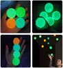 Boules de plafond luminescentes anti-stress, boule collante qui colle au mur et tombe lentement, jouets lumineux spongieux pour enfants et adultes w2488791