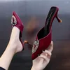 Шлепанцы, сандалии, элегантная женская обувь на среднем каблуке, дизайнерская женская обувь со стразами, 2023, красные туфли на каблуке, черные роскошные модные вечеринки