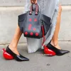 Scarpe eleganti Scarpe rosse con tacco strano da donna Décolleté a punta Slip on tacco alto in pelle nera 231212