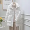 Abrigos de trinchera para mujer 2023 Moda de invierno Mujer Abrigo de algodón con capucha Espesado Longitud media Cálida Parka a prueba de viento