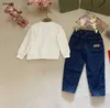 Tute per bambini di lusso Set autunno in due pezzi abiti firmati per bambini Taglia 100-150 Felpe con cappuccio per bambini e jeans stampati a lettera intera Dec05