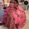 Charro Quincenaraは肩のemboridery Lace Sweet 16 Prom Dress Vestidos de xv Anos Quinceanera 2024