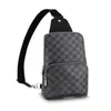 Avenue Sling Axel Bag Fashion Luxurys Men Chest Crossbody läder Sporty Travel Casu