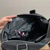 Saco de compras de viagem preto bolsa de nylon grande capacidade sacolas decoração de moda alça de couro zíper aberto de alta qualidade bolsas de grife masculinas