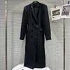 2023年の冬の女性のトレンチコートは、ダブルブレストの古いミルの長いコートが作られた服を作られた女性のトレンチコート