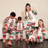 Комбинезоны с мультяшным принтом, одинаковые комплекты для всей семьи, праздничная уютная одежда для родителей и детей, рождественские семейные пижамы, модные рождественские 231212
