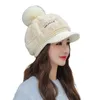 Berets grube pluszowe czapkę baseballową haftowany litera włosy kula zima z imitacją futro dla kobiet