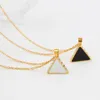 Collier pendentif simple triangle classique lunette en nacre blanche et noire avec diamant femme acier inoxydable lumière luxe niche chaîne de clavicule 01