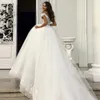 Elegante bordado de bordado ombro de manga curta vestido de casamento de vestido de casamento pommel vestido de renda de tule tulle vestido de noiva do chão até o chão