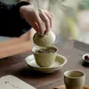 Ensembles de voies de thé Soulagement du verre miel rétro trois tasse de couvercle de couvercle chinois Thé résistante à la chaleur en céramique