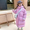 Casaco acolchoado de inverno para meninos e meninas, jaqueta longa sobre o joelho coreano, casacos grossos para crianças, parkas quentes com capuz