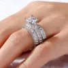 Conjuntos de anillos de diamantes simulados con talla princesa de lujo Anillo de bodas de compromiso 3 en 1 para mujeres Joyería chapada en oro blanco de 14 quilates 246s