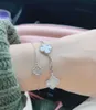 2023 Van Clover Platin Armband Neue doppelseitige vierblättrige fünf Blumen Frauen Titan Stahl Handschmuck Luxusgeschenke für Freundinnen Thve