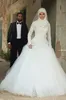 イスラム教徒のウェディングドレスは、Mhamad Lace Winter Bridal Gowns Long Neck Arabic Islamic Aラインのウェディングドレスを言った