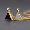 Collier pendentif simple triangle classique lunette en nacre blanche et noire avec diamant femme acier inoxydable lumière luxe niche chaîne de clavicule 01