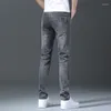 Jeans da uomo 2024 Pantaloni da uomo in denim vintage elasticizzati a vita alta dritti gamba stretta blu chiaro pantaloni di qualità slim fit streetwear