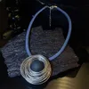 ペンダントネックレスサークルフレンチ誇張された3次元のパーソナライズされた合成革のネックレス