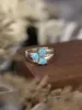Anelli a grappolo Anello da donna "3 opale blu a forma di cuore" in argento sterling 925 con un dolce stile romantico