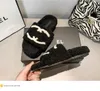 Neue 2024 Designer Frauen Weiche Hausschuhe Schaffell Einlegesohle Rutschen Winter Luxus Plüsch Oran Sandalen Gummi Sohle Flache Slipper