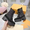 Laureat Platform Desert Boot Women Boots Designer Boot Luksusowa wysokiej jakości MEFROPOLIS Flat Ranger Chunky Obcing Frenum Martens Boots 10