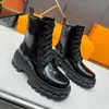 Kayıt Chelsea Boot Siyah Cam Buzağı Deri Elastik Yan Paneller Kadın Tasarımcı Platformu Çöl Boot Ayakkabıları Moda Kayıt Boot 06