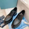 Kobiety swobodne buty monolit logo czarne skórzane buty zwiększ platformę trampki Cloudbust klasyczne patent Mat Mat Mater