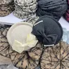 BERETS 202311-2508314 INS CHIC VINTER GRACE OREGULÄRA WOOL Pearl Bowknot Beret Hat Spets Blommor Kvinnliga målare Cap