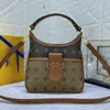 Lyxdesigner handväska kvinnors axelpåsar präglad blomma elegant crossbody väska på väska brun blommor läder handväska kvinnors koppling silkväskan koppling handväska