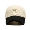 Bola Caps FS Trendy Big Letter Bordado Homens Chapéus de Inverno Branco Marrom Lambswool Boné de Beisebol para Mulheres Quente Pelúcia Trucker Gorras 231213