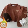 Kläder sätter koreanska mode baby pojkar flicka fall kläder set barn sport björn tröja byxor 2 st.