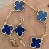 2024 Braccialetti con ciondoli moda classica 4four Leaf Clover Gioielli firmati Bracciale in oro 18k per le donne Gioielli eleganti regalo 2l13