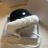 Diseñadores gorras de cubo Gorra de bola de piel sintética Sombreros de cubo de lana esponjosa para diseñador de invierno Cachemira Béisbol Marca Hombre Mujer Sombreros cálidos Gorra de nieve 2312131PE-3