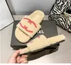 Neue 2024 Designer Frauen Weiche Hausschuhe Schaffell Einlegesohle Rutschen Winter Luxus Plüsch Oran Sandalen Gummi Sohle Flache Slipper