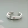 Anillos de racimo simple hueco hacia fuera en forma de corazón metal color plata cepillado anillo de mujer ajustable abierto dulce moda femenina joyería estética