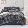 Conjuntos de cama de pelúcia capa de edredão fronha quente e aconchegante cama de três peças conjunto de tecido amigável para camas individuais e duplas 231212