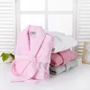 Ropa de dormir para mujer Otoño Grueso Algodón peinado Color sólido Albornoces largos para el hogar Bata bordada Unisex Albornoz de rizo absorbente de manga larga