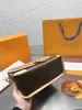 Umhängetaschen Bieten Sie Frauen unterhaltsame Techniken oder Behandlungen mit Umhängetaschen, Clubtaschen und Taschen, Reisetaschen und Geschenkencatlin_fashion_bags